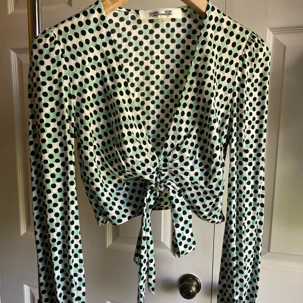 Diane Von Furstenberg Long Sleeve Crop Blouse💫